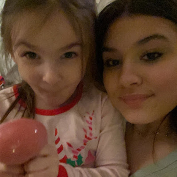 Meet your Posher, Juliette! - Picture 1 of 1